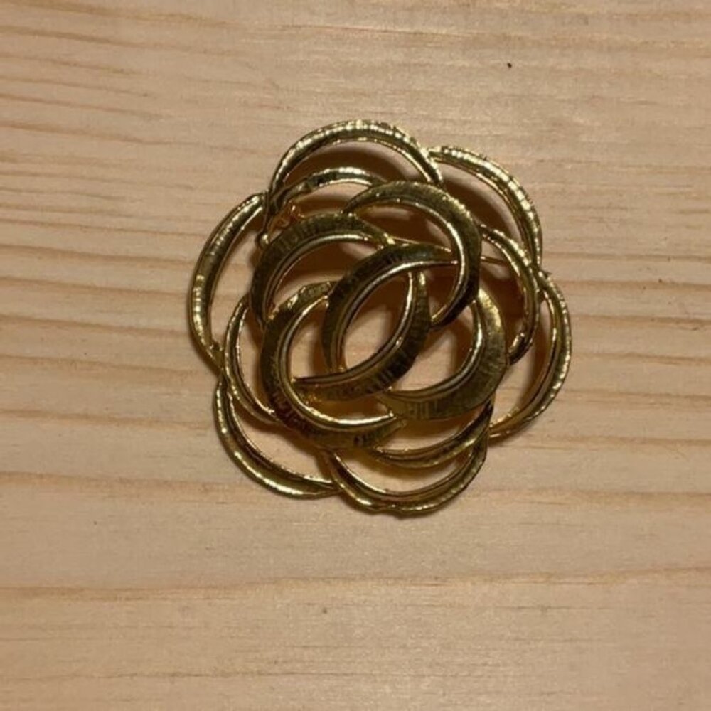 Gold-Tone Vintage AAI Signed Rose-Shaped Brooch Pin Floral Design Retro